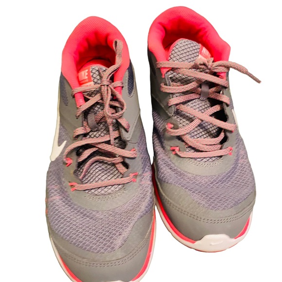 ⭐️ Nike Training Flex Pink & Gray Athletic shoes Ladies Size 10.5 - Picture 3 of 6